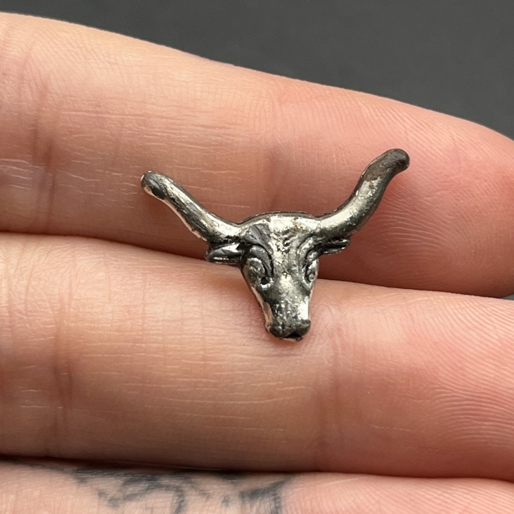 Longhorn Cow Bull Head Horns Silver Tone Lapel Hat Pin
